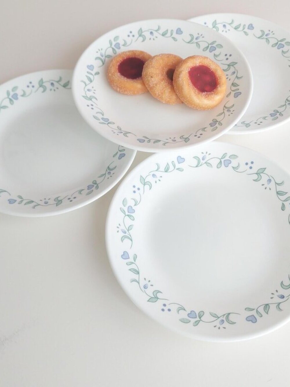 Set of 4 Corelle Country Cottage Vitrelle Side Plates 6.75" Blue Hearts